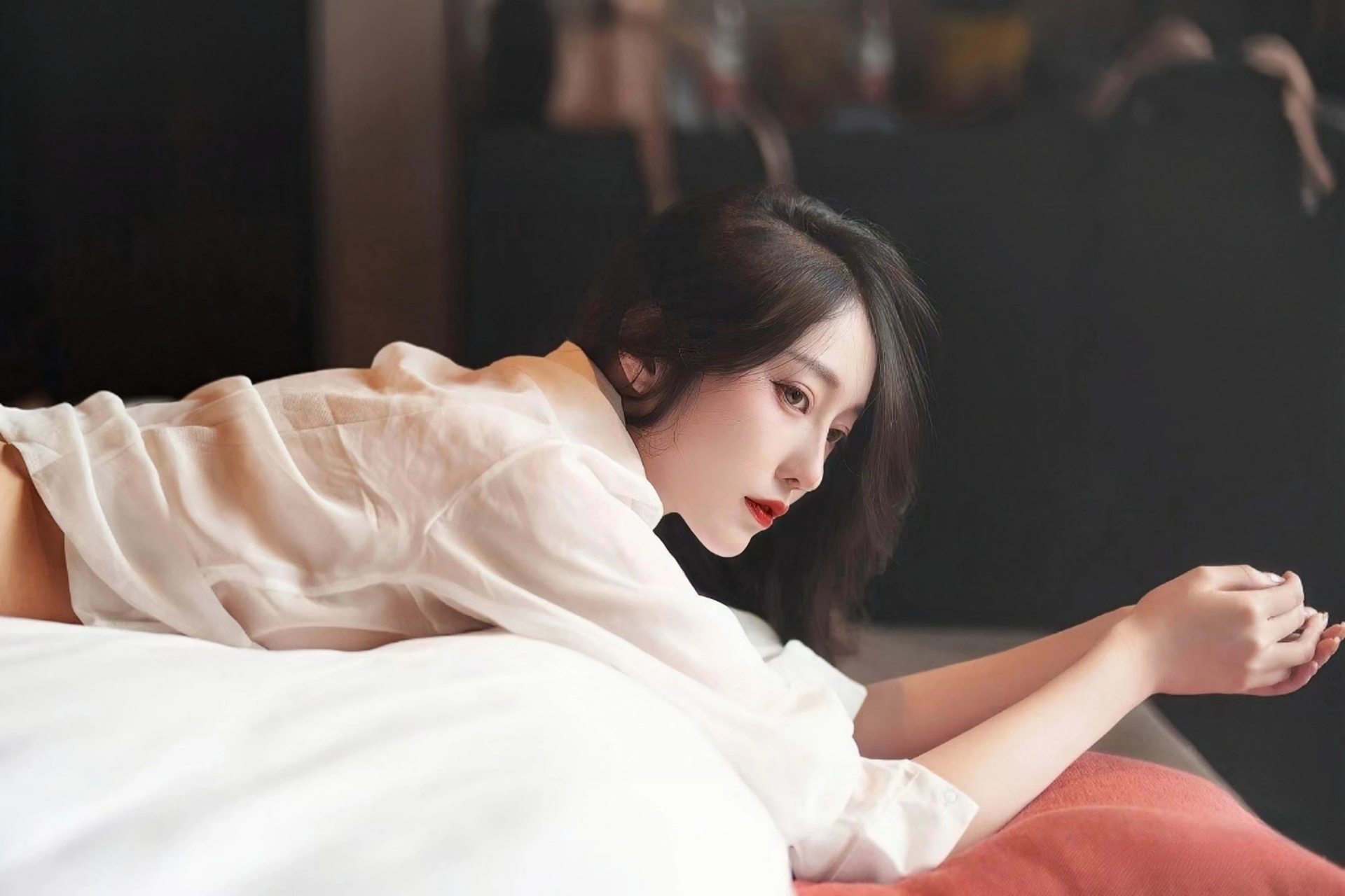 乌鲁木齐：炎炎夏日 街头音乐喷泉吸引民众消暑纳凉